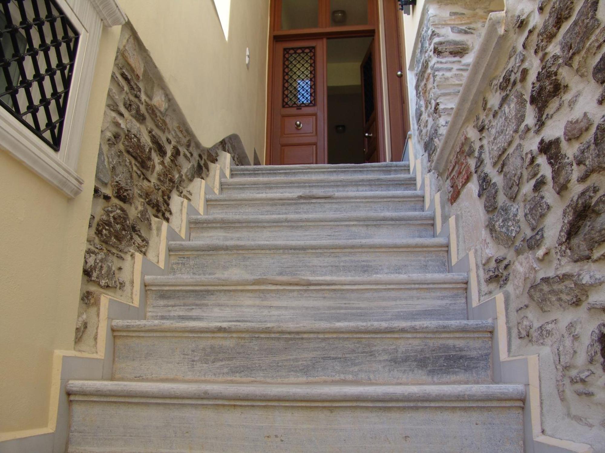 Antouanetta Apartments Ermoupoli Exterior photo