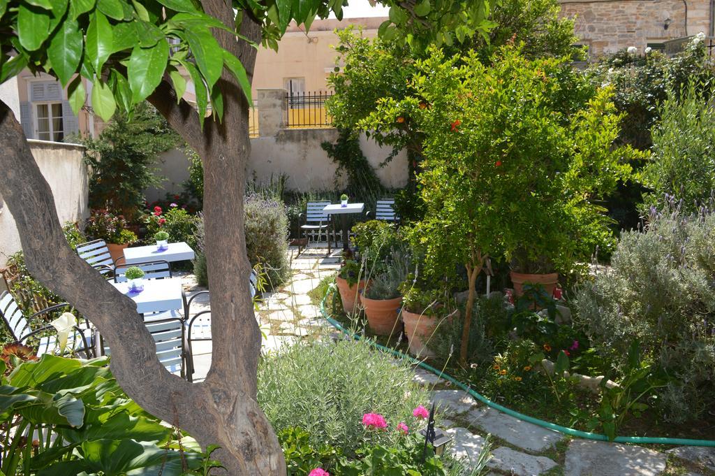 Antouanetta Apartments Ermoupoli Exterior photo