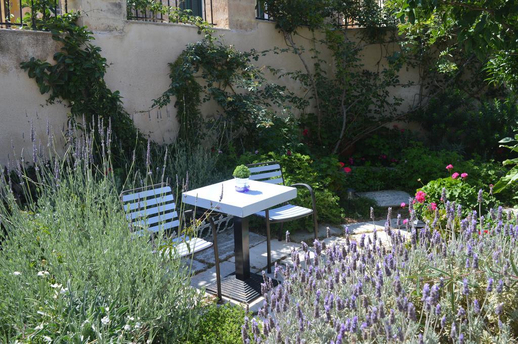 Antouanetta Apartments Ermoupoli Exterior photo