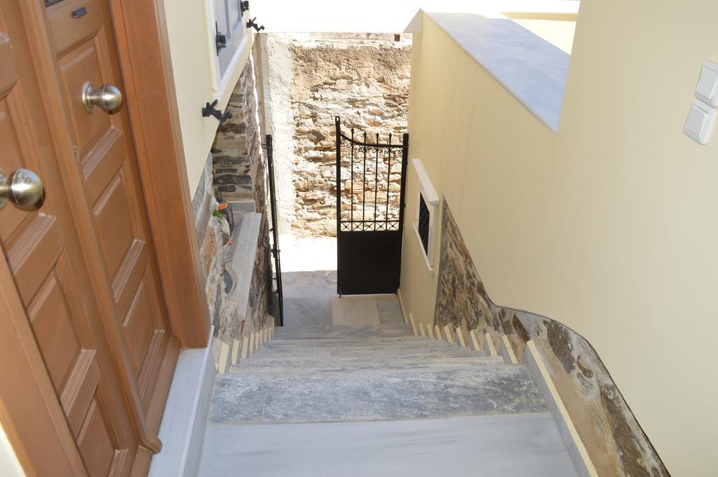Antouanetta Apartments Ermoupoli Exterior photo