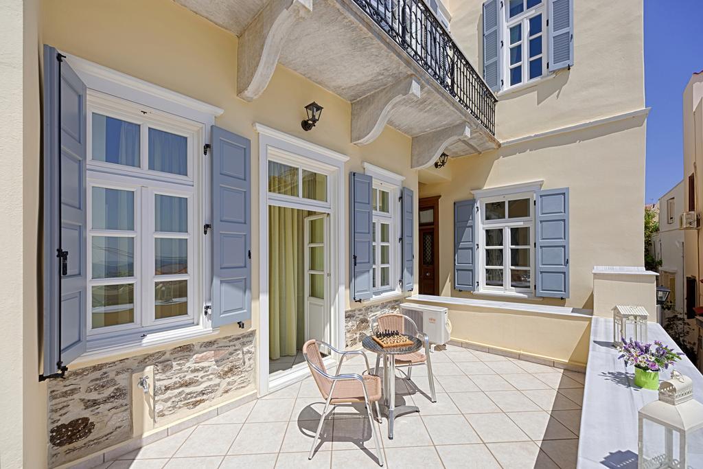 Antouanetta Apartments Ermoupoli Exterior photo